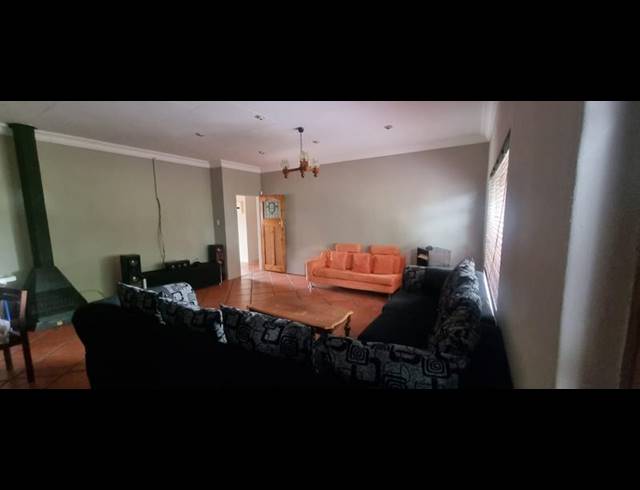 3 BEDROOM HOUSE FOR SALE IN KOSMOSPARK